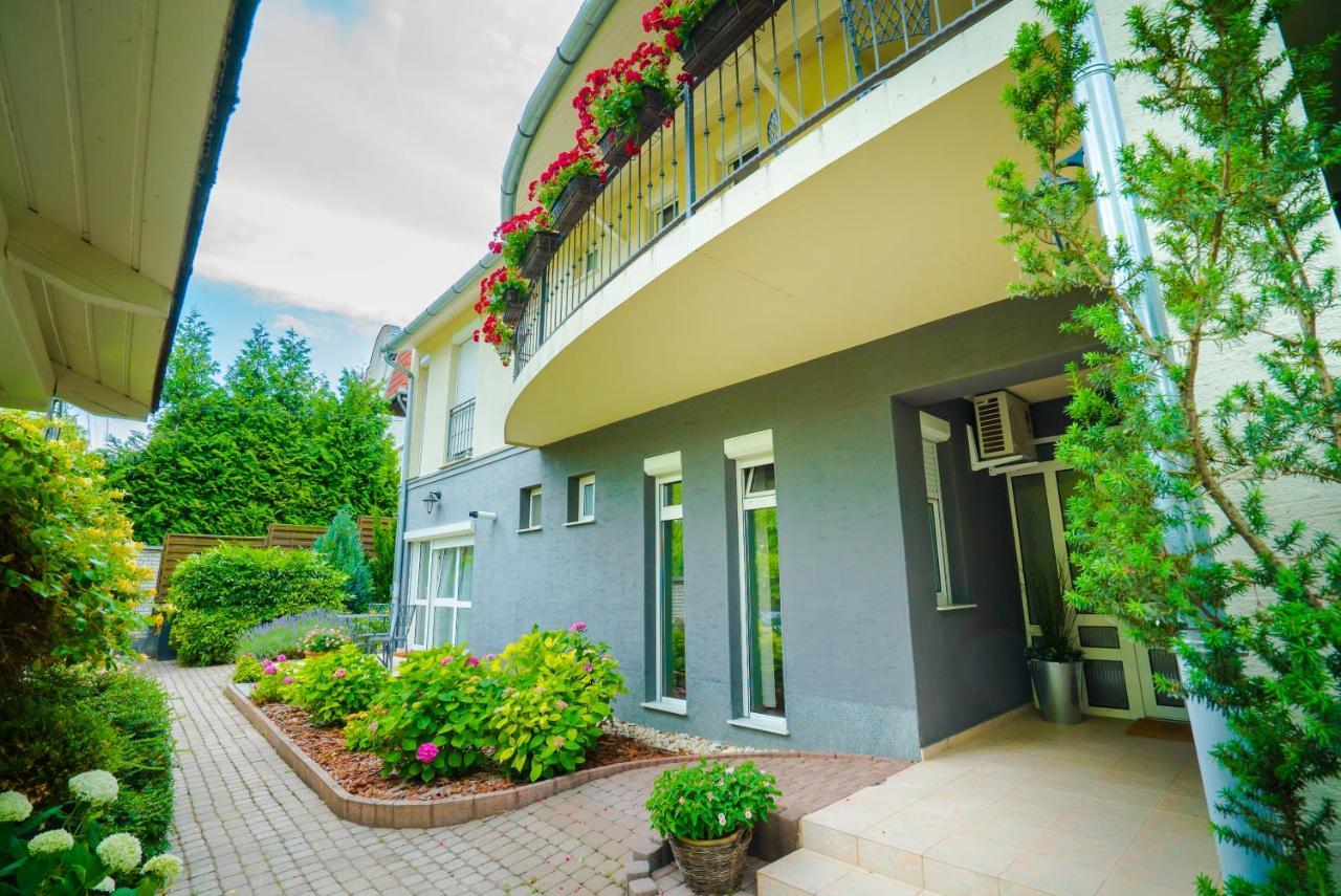 Csenge Villa Siofok Exterior photo